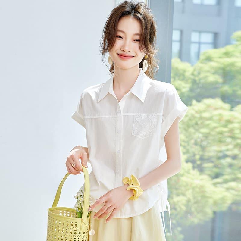 2026 여름 새로운 흰 셔츠 여성용 짧은 소매 티셔츠 고급 센스 빛 럭셔리 연령 감소 외국 가스 맨위 이미지 2