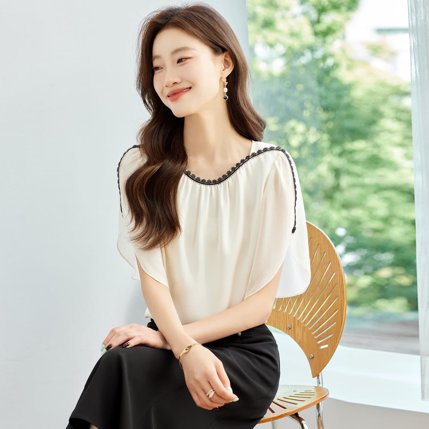 2026 Chic 매우 요정 ~ 중 맨위 레이스 조각 쉬폰 여성 셔츠 여름 루즈핏 표지 배 슬림해 보이는 연령 감소 작은 셔츠 이미지 2