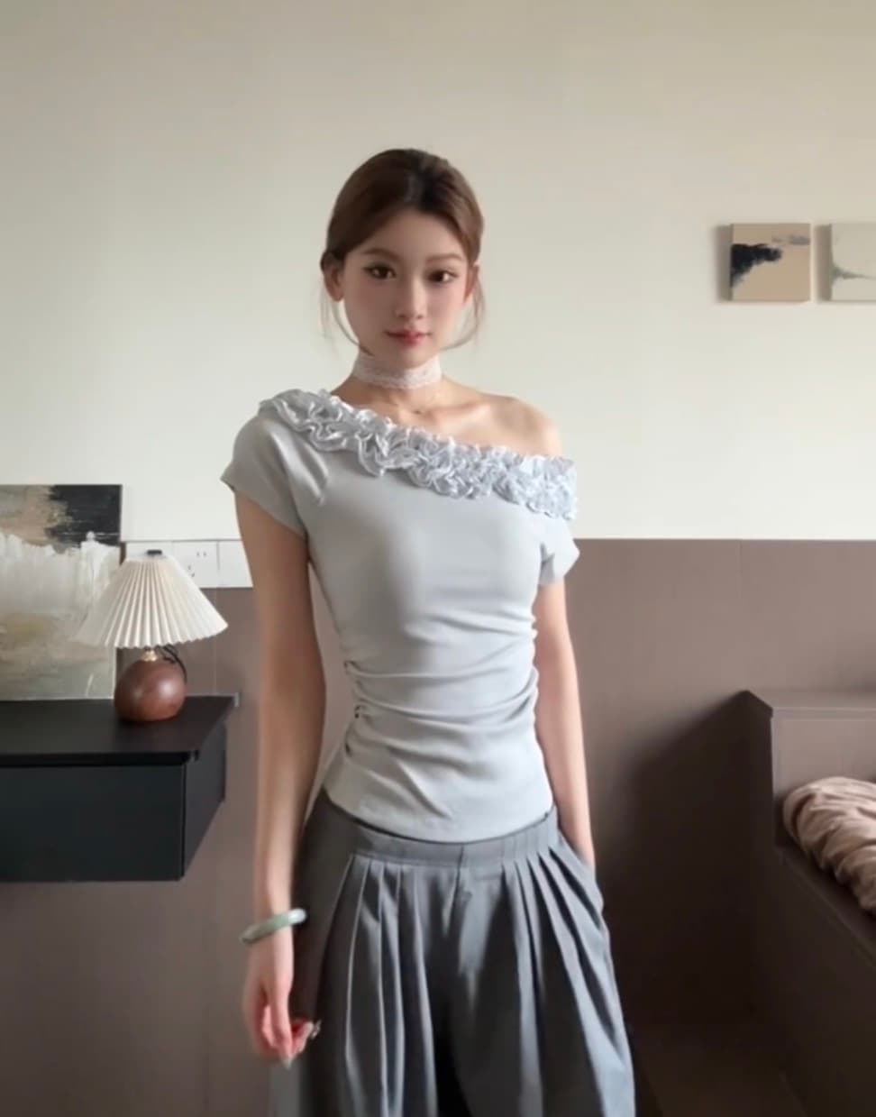 있음 선적 3 차원 꽃 비스듬한 어깨 티셔츠 이미지 2