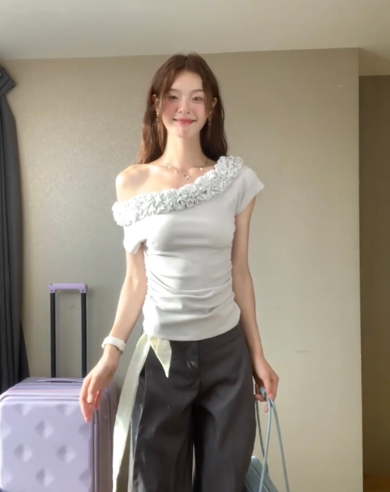 있음 선적 순수한 욕망 다중 레이어 레이스 비스듬한 어깨 티셔츠 이미지 4
