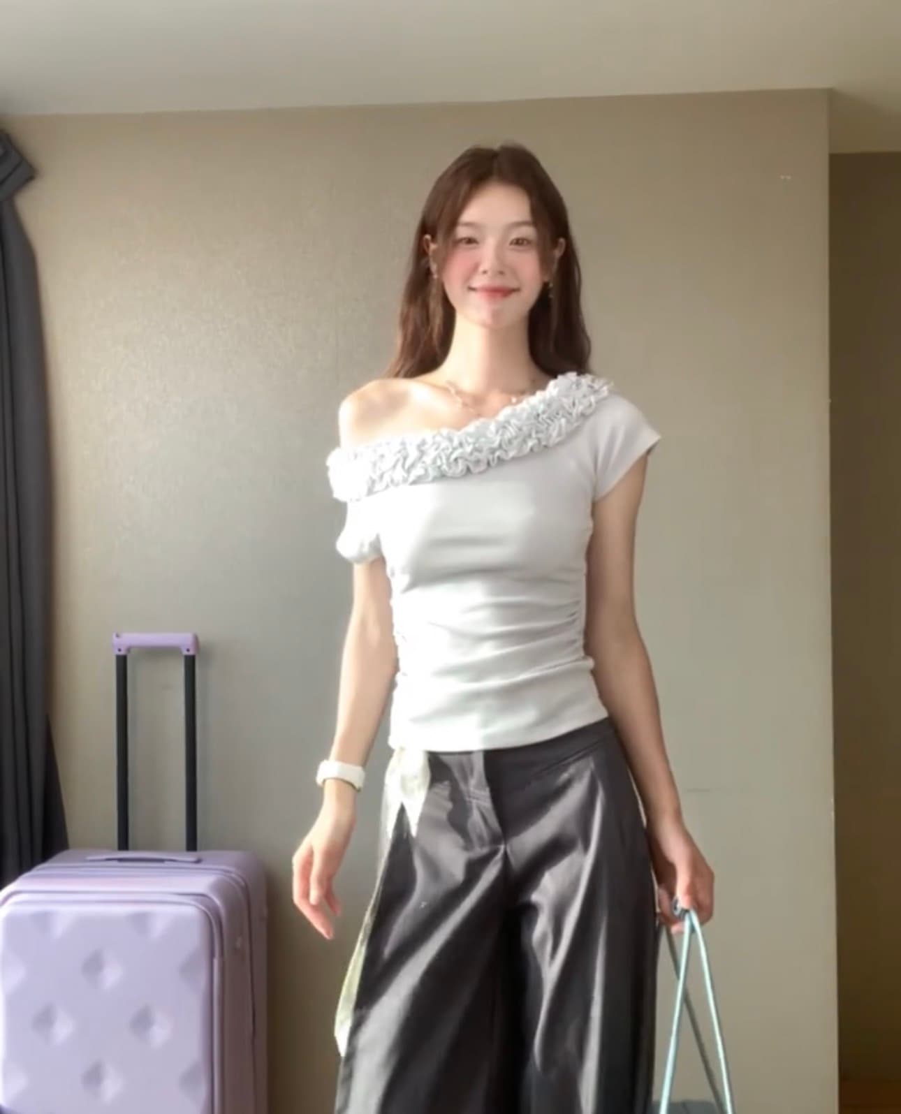 있음 선적 순수한 욕망 다중 레이어 레이스 비스듬한 어깨 티셔츠 상세 이미지 5