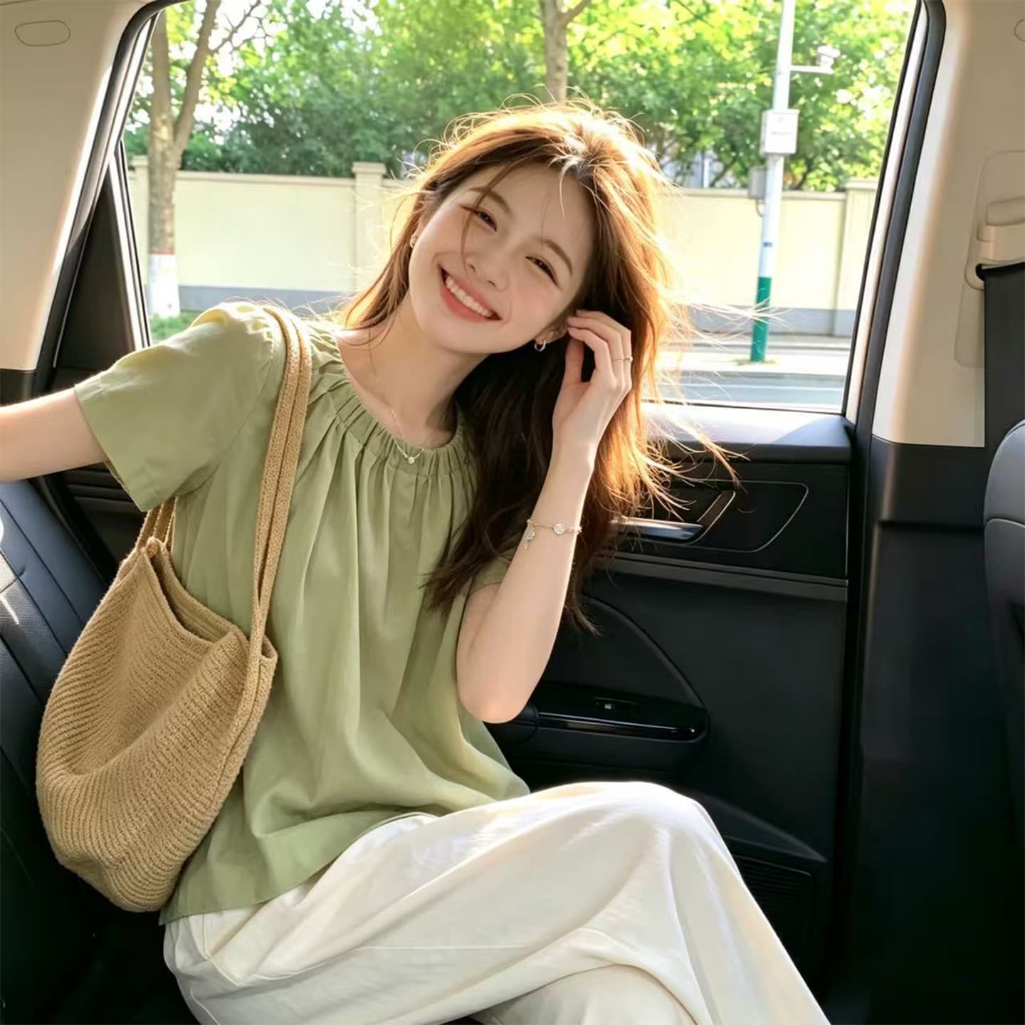 있음 선적 슈퍼 디스플레이 화이트 신선한 대나무 녹색 하프 플리츠 네클라인 반팔 셔츠