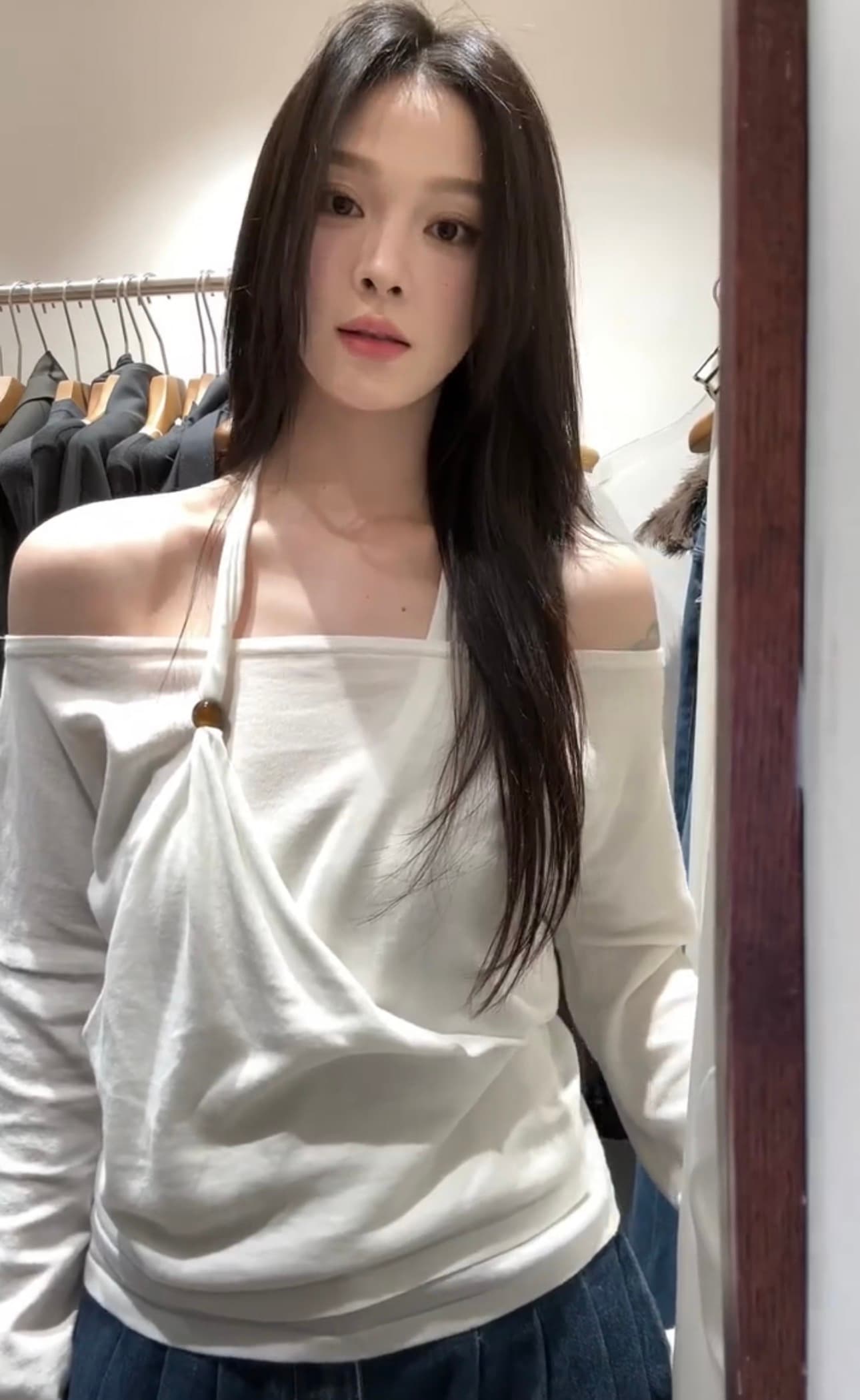 있음 선적 오프숄더 행침 목 긴팔 티셔츠 여성 상세 이미지 7