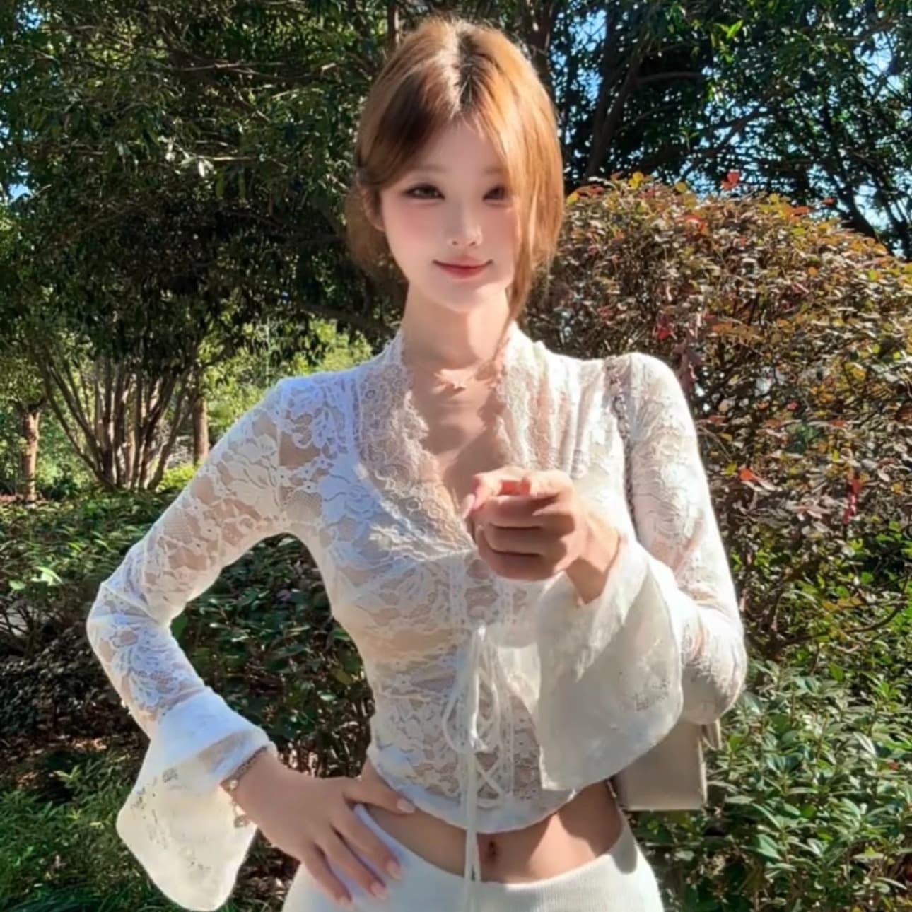있음 선적 V넥 홀로우 아웃 레이스업 디자인 센스 레이스 셔츠 이미지 6