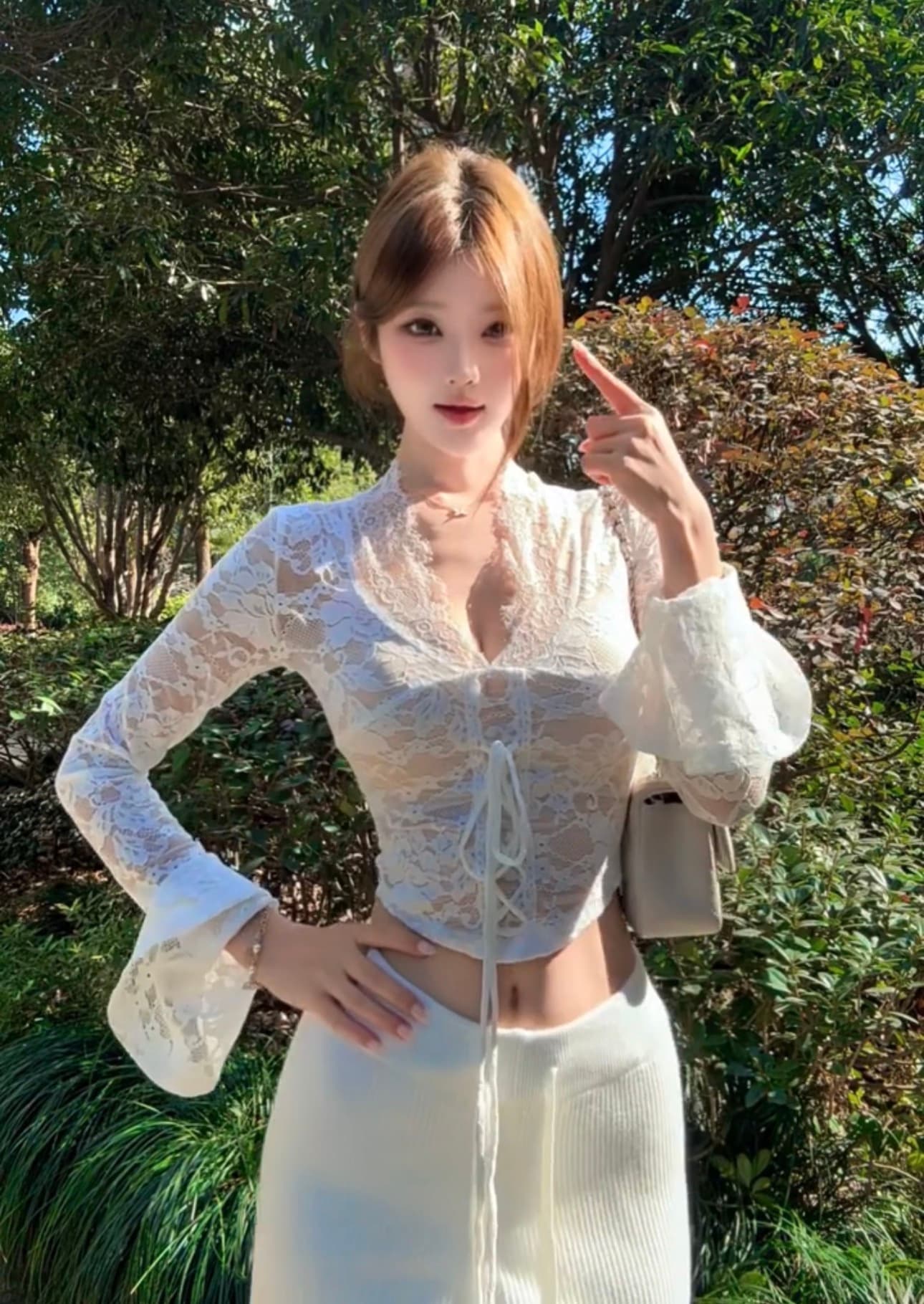 있음 선적 V넥 홀로우 아웃 레이스업 디자인 센스 레이스 셔츠 상세 이미지 7