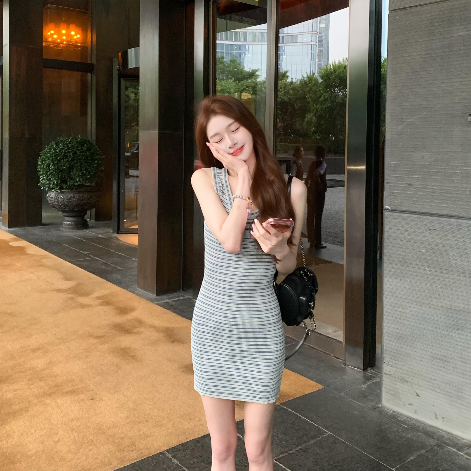 있음 선적 로얄 자매 작은 대중 이리저리 떠다니다 번쩍였다 조각 u 칼라 허리 수축 슬림해 보이는 천 골드 센스 착용 가져 가라. 스트라이프 순수한 욕망 여성 드레스 이미지 5