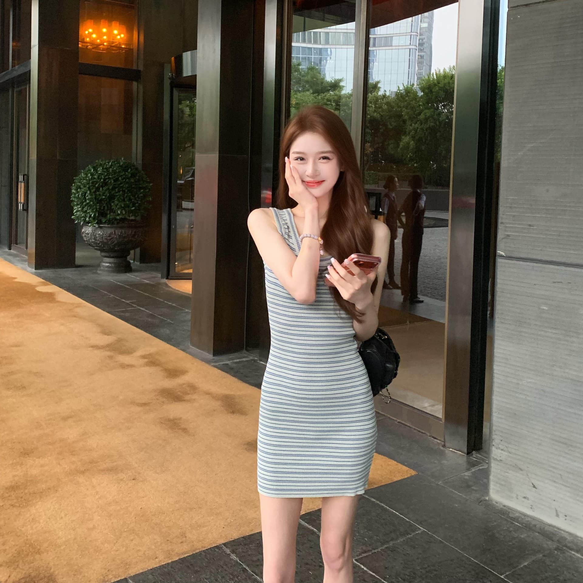 있음 선적 로얄 자매 작은 대중 이리저리 떠다니다 번쩍였다 조각 u 칼라 허리 수축 슬림해 보이는 천 골드 센스 착용 가져 가라. 스트라이프 순수한 욕망 여성 드레스 이미지 3