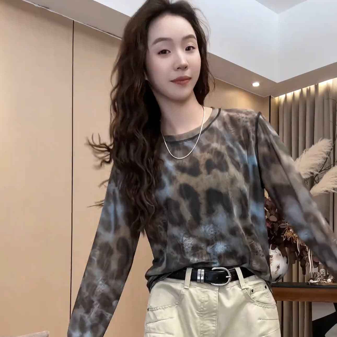 망사 레오파드 무늬 작은 셔츠 2026 봄 새로운 다용도 슬림해 보이는 티셔츠 맨위 상세 이미지 3