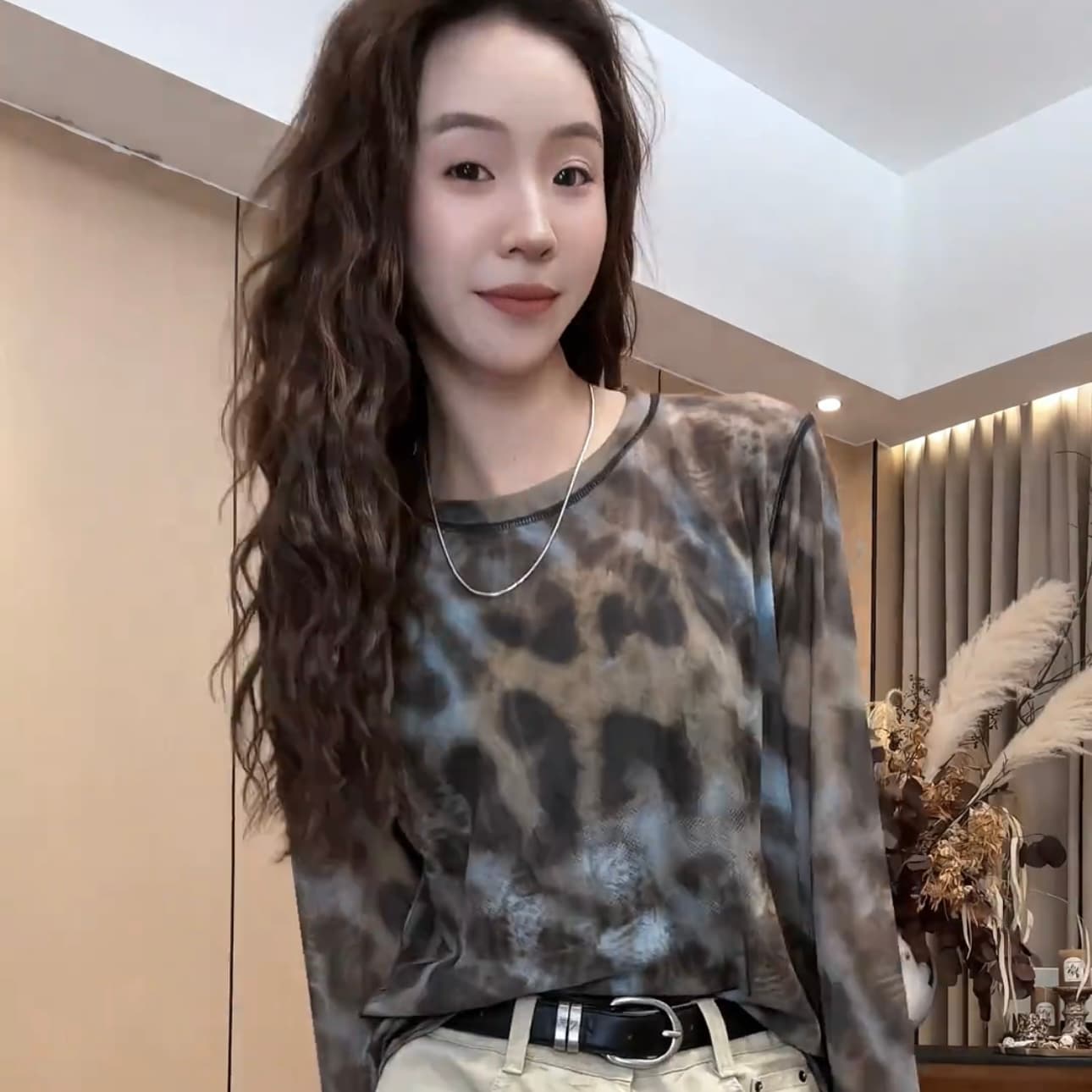 망사 레오파드 무늬 작은 셔츠 2026 봄 새로운 다용도 슬림해 보이는 티셔츠 맨위 상세 이미지 4