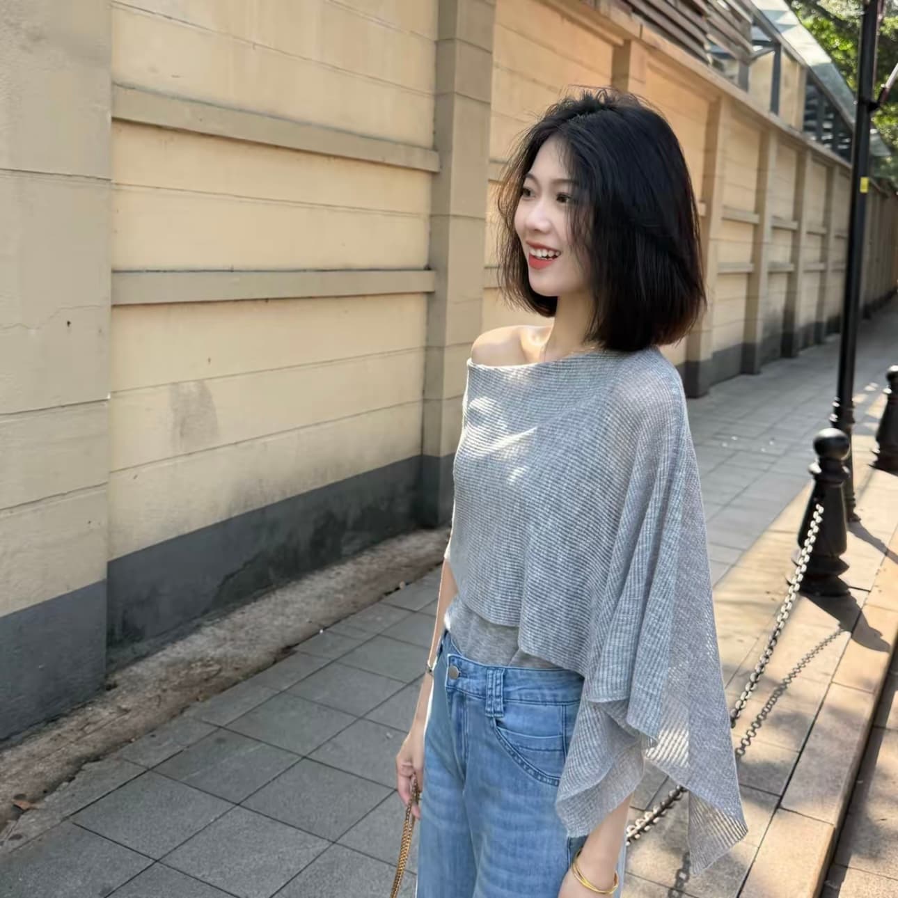 2026 년 여름 새로운 불규칙 홀로우 아웃 고급 센스 페이크 레이어드 얇은 니트 맨위 여성 상세 이미지 3