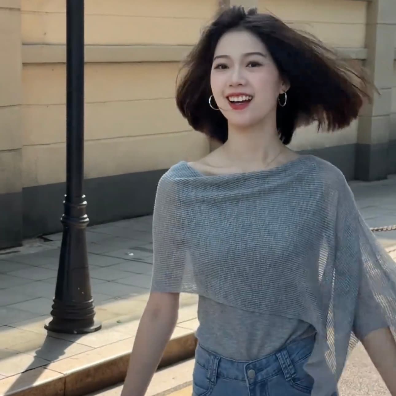 2026 년 여름 새로운 불규칙 홀로우 아웃 고급 센스 페이크 레이어드 얇은 니트 맨위 여성 상세 이미지 6