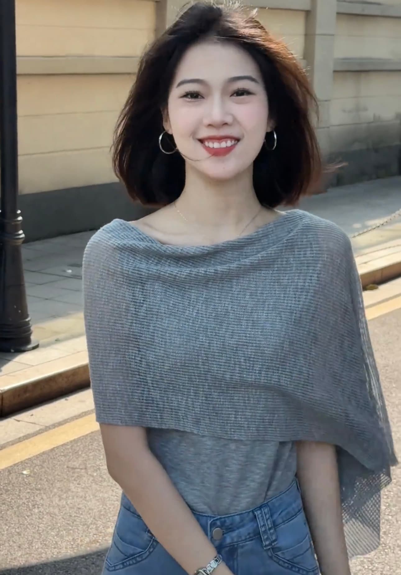 2026 년 여름 새로운 불규칙 홀로우 아웃 고급 센스 페이크 레이어드 얇은 니트 맨위 여성 상세 이미지 7