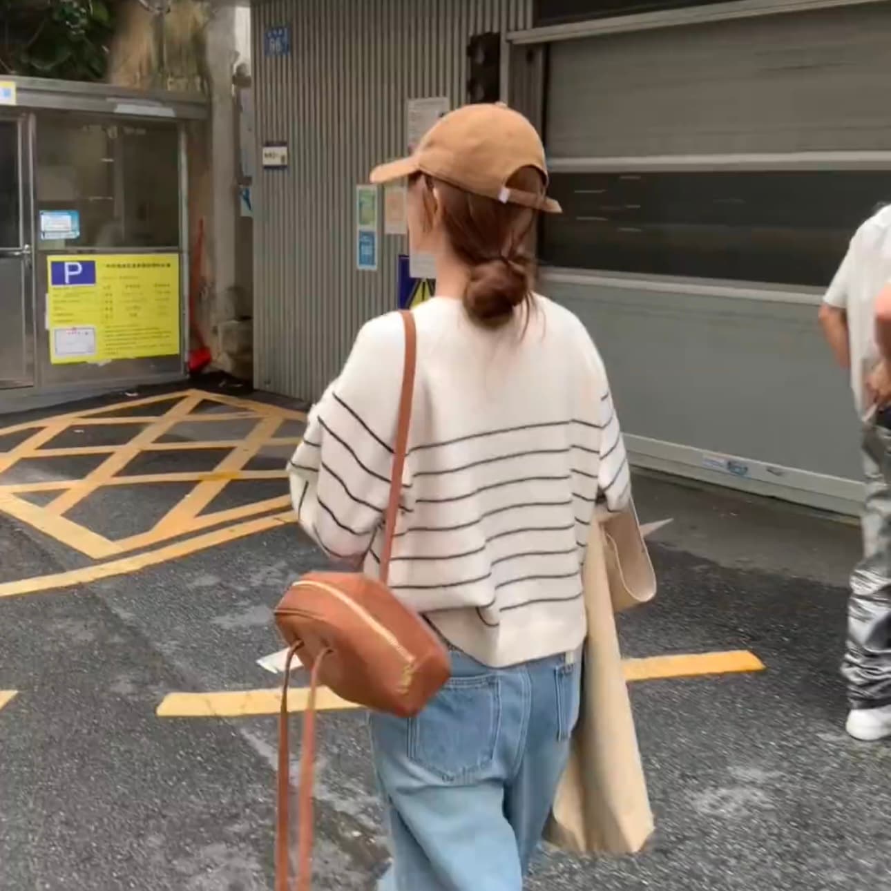 2026 년 가을 겨울 새로운 프랑스식 작은 대중 캐주얼 레트로 일본식 흑백 줄무늬 다용도 루즈핏 스웨터 여자 상세 이미지 1