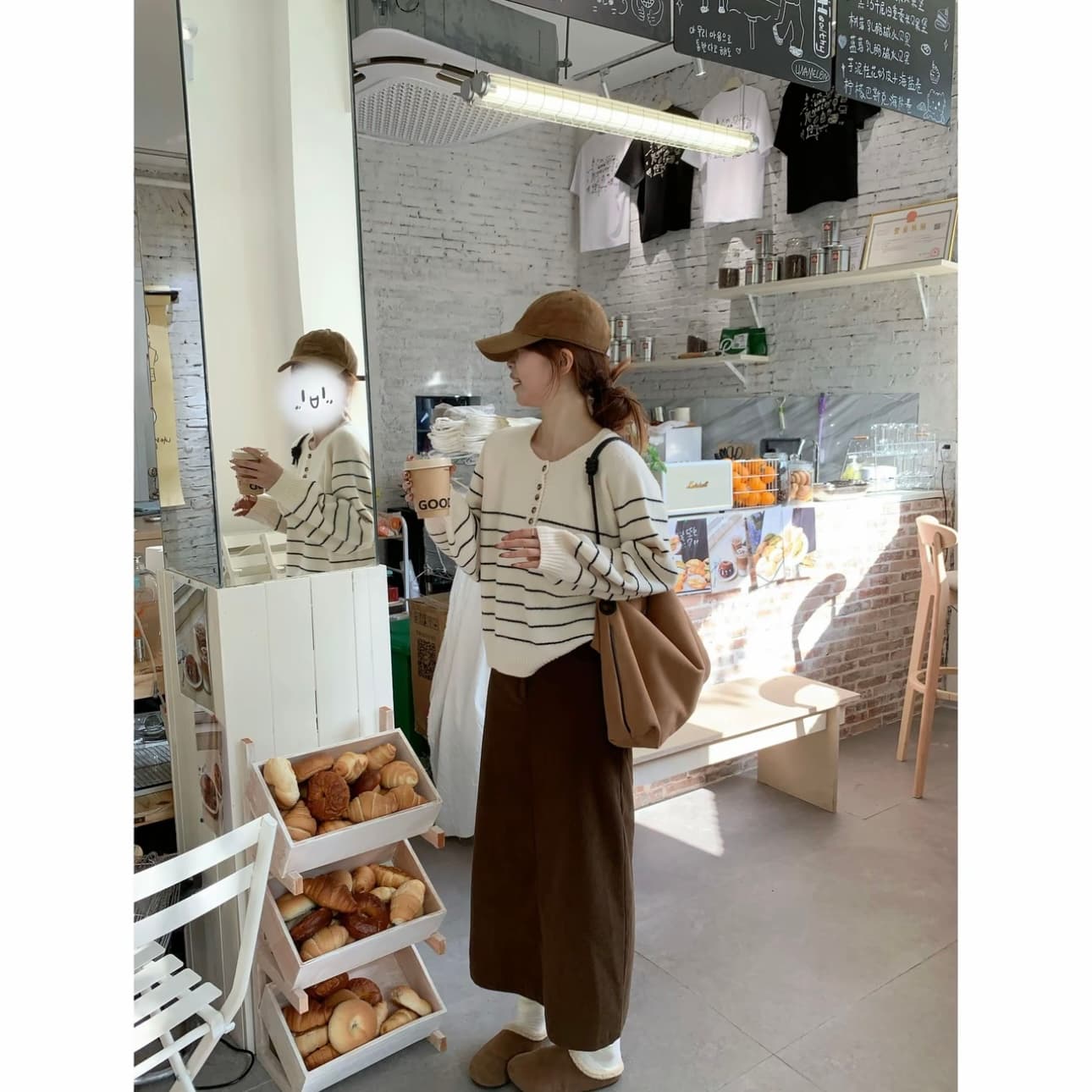 2026 년 가을 겨울 새로운 프랑스식 작은 대중 캐주얼 레트로 일본식 흑백 줄무늬 다용도 루즈핏 스웨터 여자 상세 이미지 8