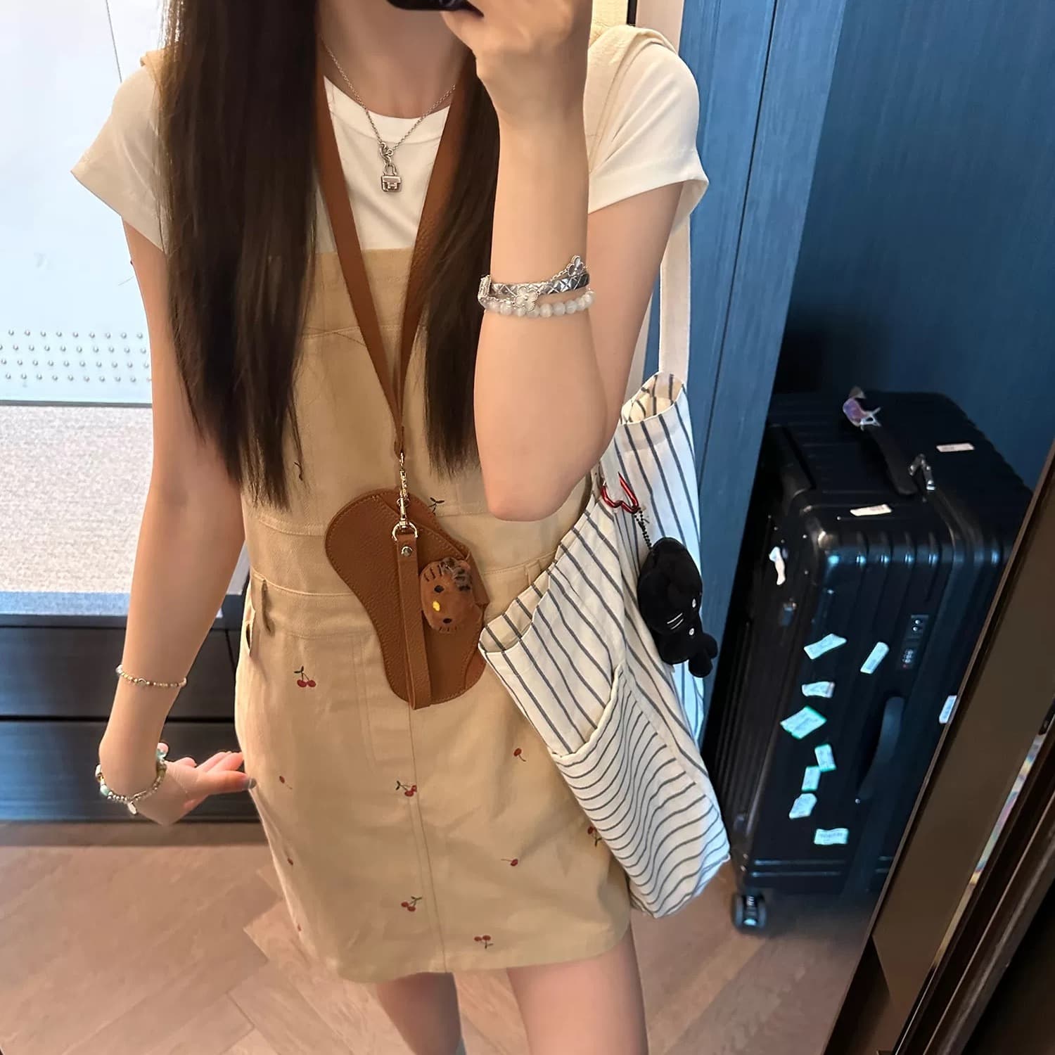 체리 눈 얼음 카키 색 멜빵 스커트 봄 여름 한 부서 연령 감소 슬림해 보이는 캐주얼 미니 스커트 여성 이미지 5