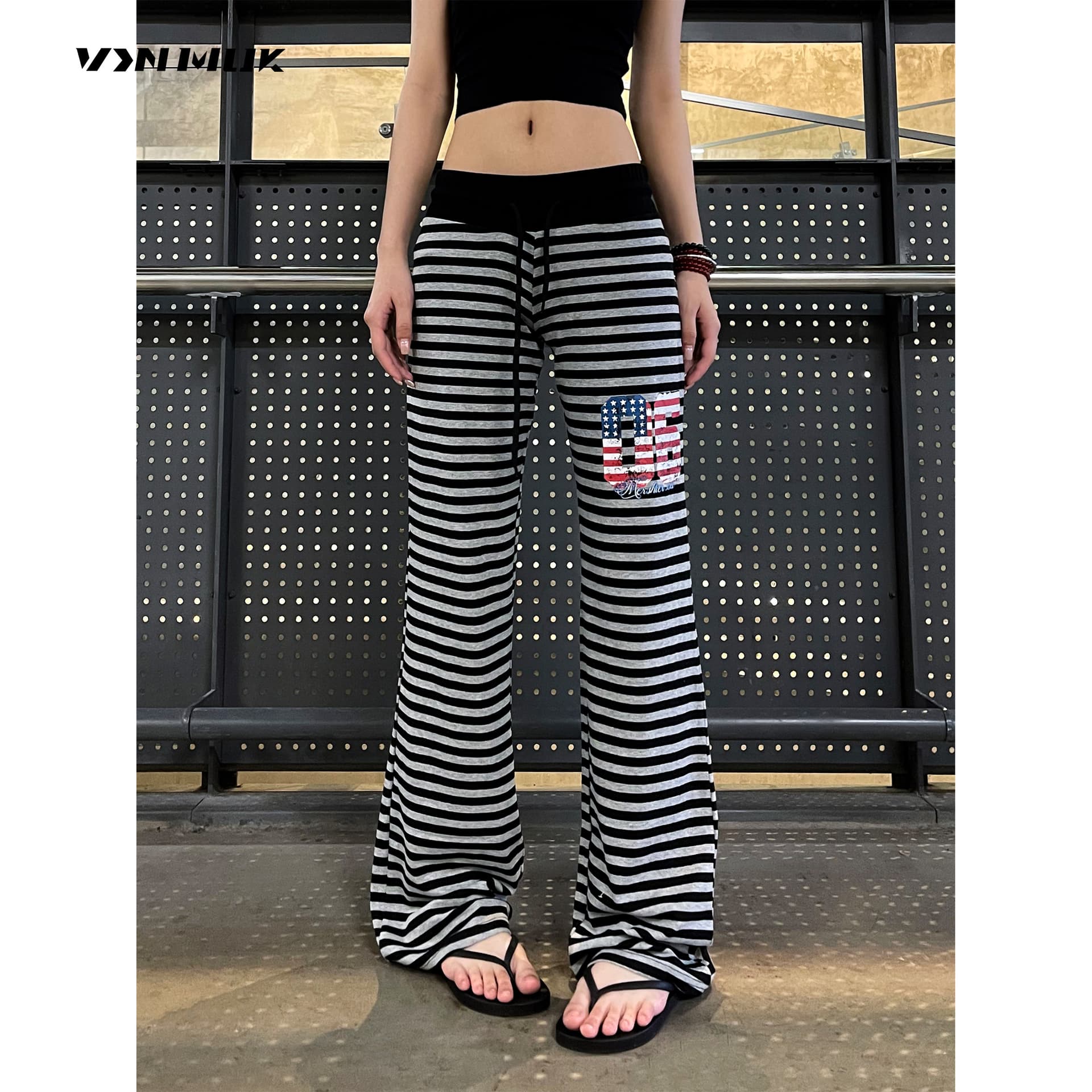 아메리칸 스트라이프 패치워크 허리 머리 부츠컷 캐주얼 바지 여성 여름 새로운 로우 웨이스트 도루 센스 넓은 다리 운동 바지 웨이 바지 트렌디 이미지 2