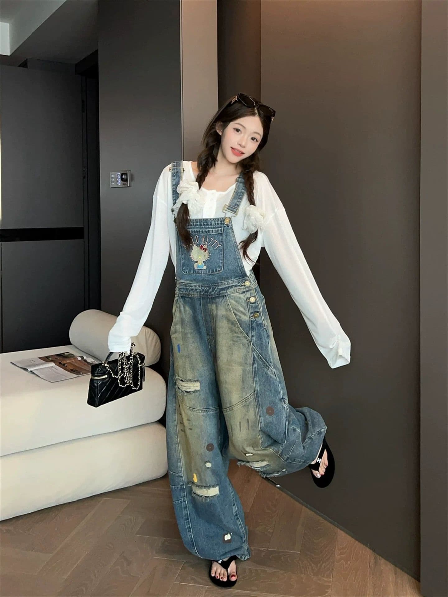 디자인 센스 자수 kitty 찢어진 부분 멜빵 바지 바지 여자 2026 가을 새로운 마 오래된 넓은 다리 청바지