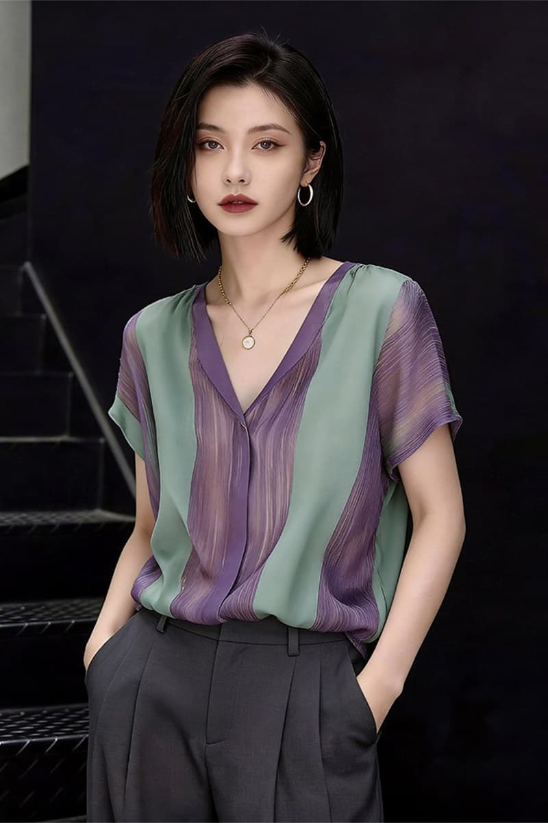 V넥 녹색 보라색 배색 반팔 세로 줄무늬 싱글 줄 버튼 2026 여름 캐주얼 편안함 여성 의류 디자인 셔츠 맨위 이미지 3