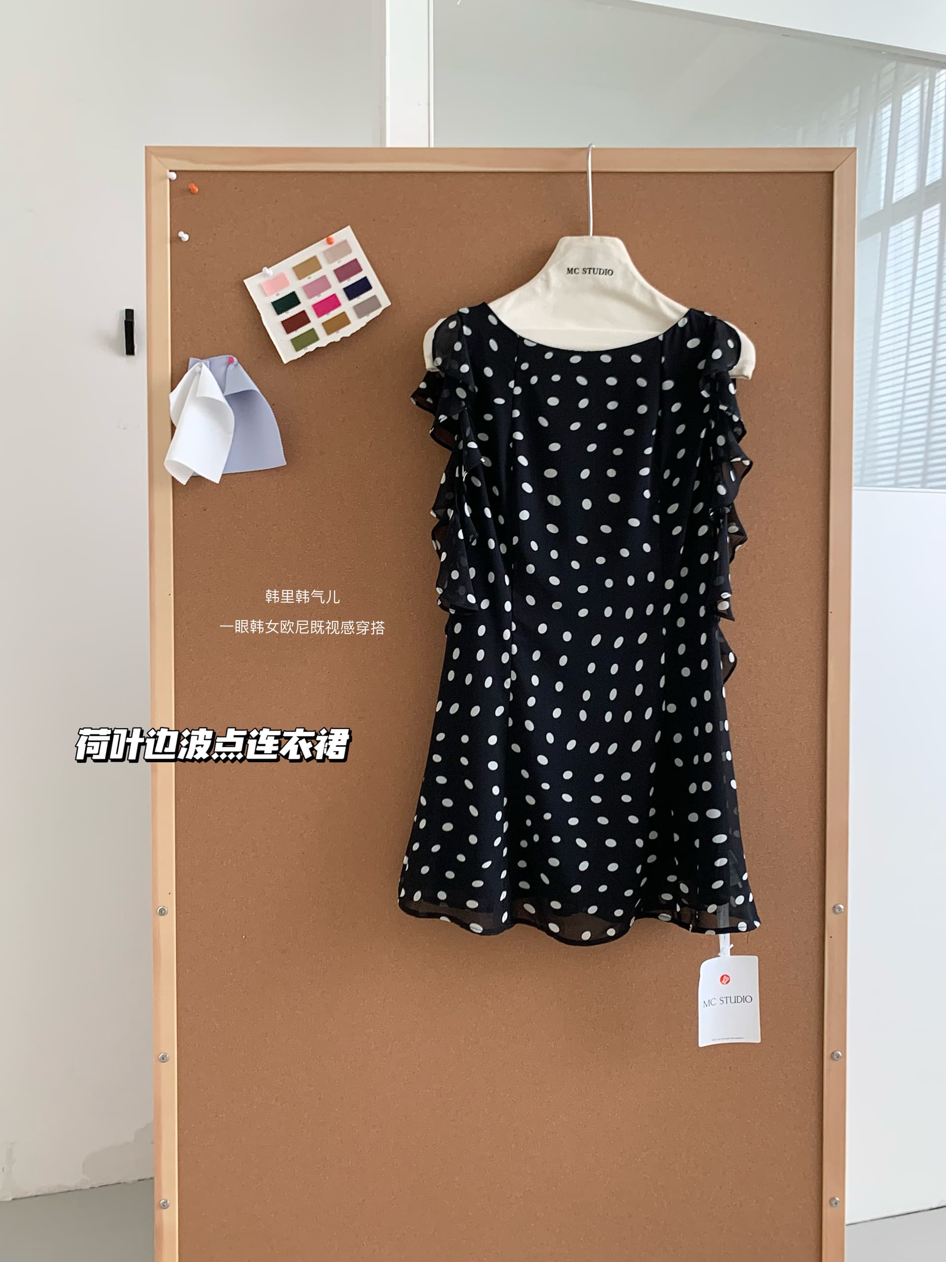검은 콩 흠 부드러운 전체 프랑스식 흑인과 백인 도트 무늬 프릴 드레스 민소매 허리 수축 휴가 치마 미니 스커트 상세 이미지 9