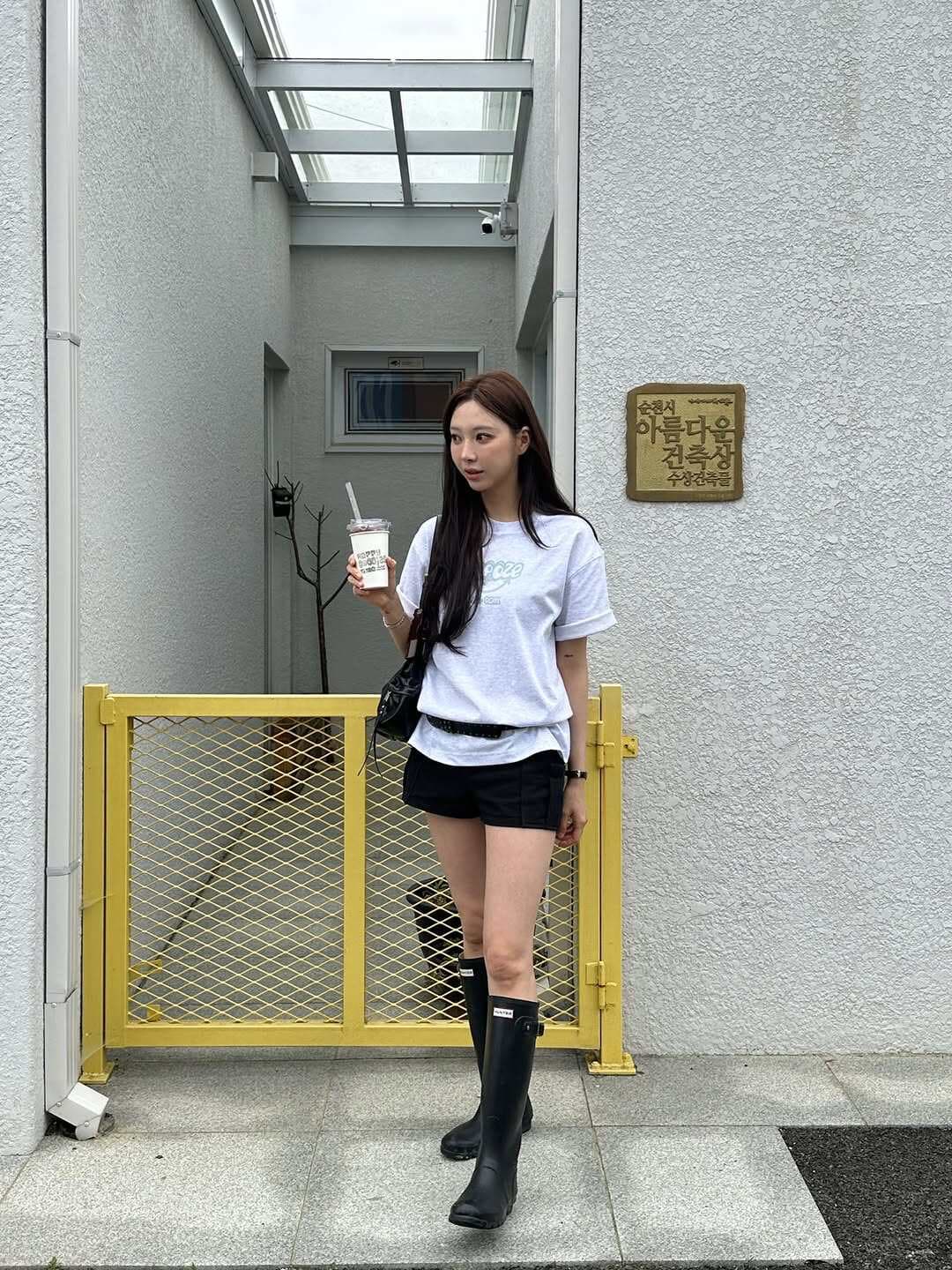 순면 라운드 넥 프린트 루즈핏 반팔 티셔츠 이미지 4