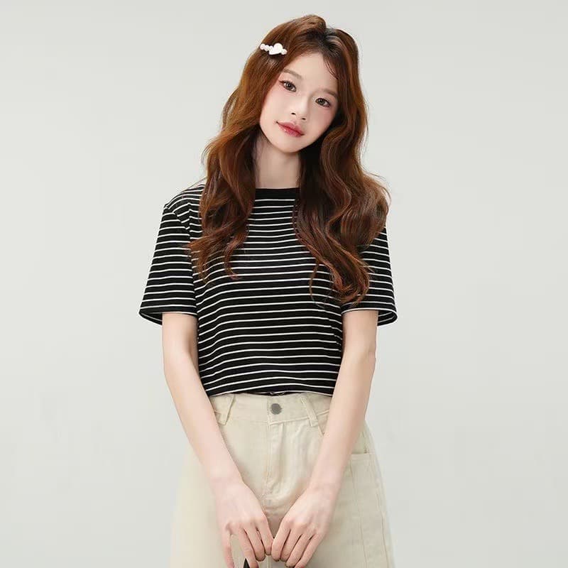 스트라이프 반팔 티셔츠 여성 여름 2026 새로운 몸매 가꾸기 배색 쇼트 스타일 긍정적 인 어깨 상세 이미지 5