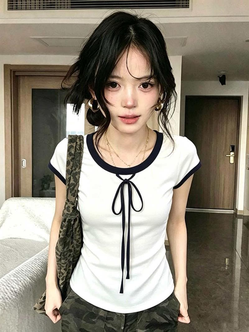 나비 넥타이 라운드 넥 반팔 티셔츠 여성 2026 여름 새로운 배색 몸매 가꾸기 슬림해 보이는 이미지 3