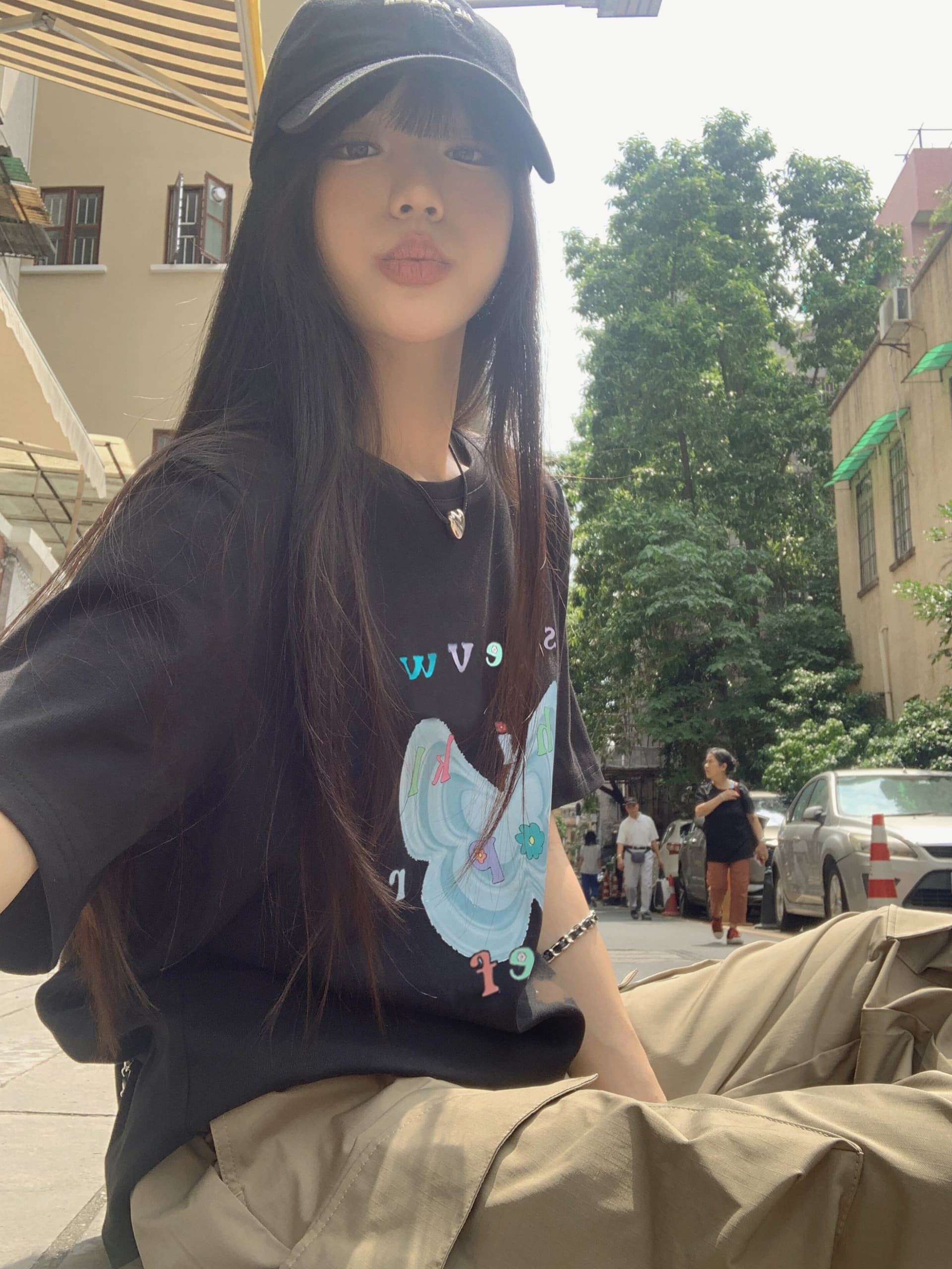 색상 알파벳 나비 프린트 티셔츠 여름 한국 스타일 2026 새로운 루즈핏 캐주얼 느긋한 바람 반팔 맨위 이미지 3