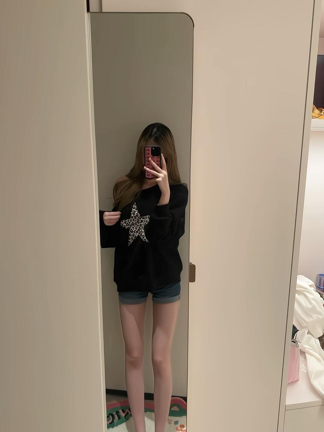 아메리칸 레트로 프린트 비스듬한 어깨 후드티 여성 가을 겨울 루즈핏 맨위 상세 이미지 3