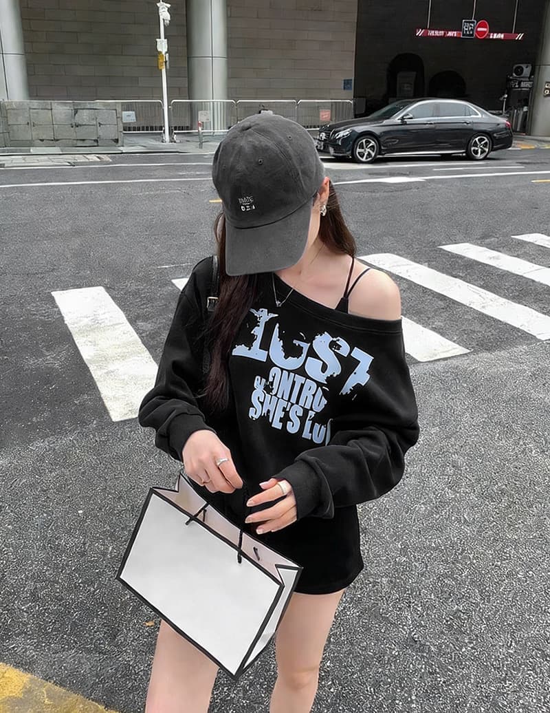 아메리칸 핫걸 슬림해 보이는 비스듬한 어깨 후드티 여성 가을 루즈핏 오프숄더 맨위 이미지 2