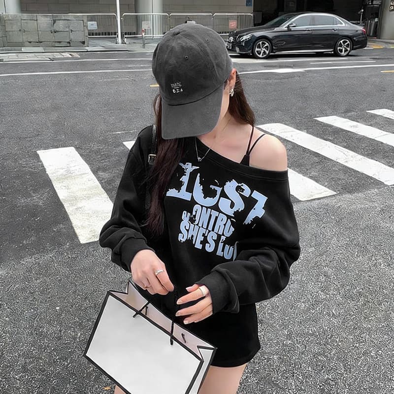 아메리칸 핫걸 슬림해 보이는 비스듬한 어깨 후드티 여성 가을 루즈핏 오프숄더 맨위 이미지 4