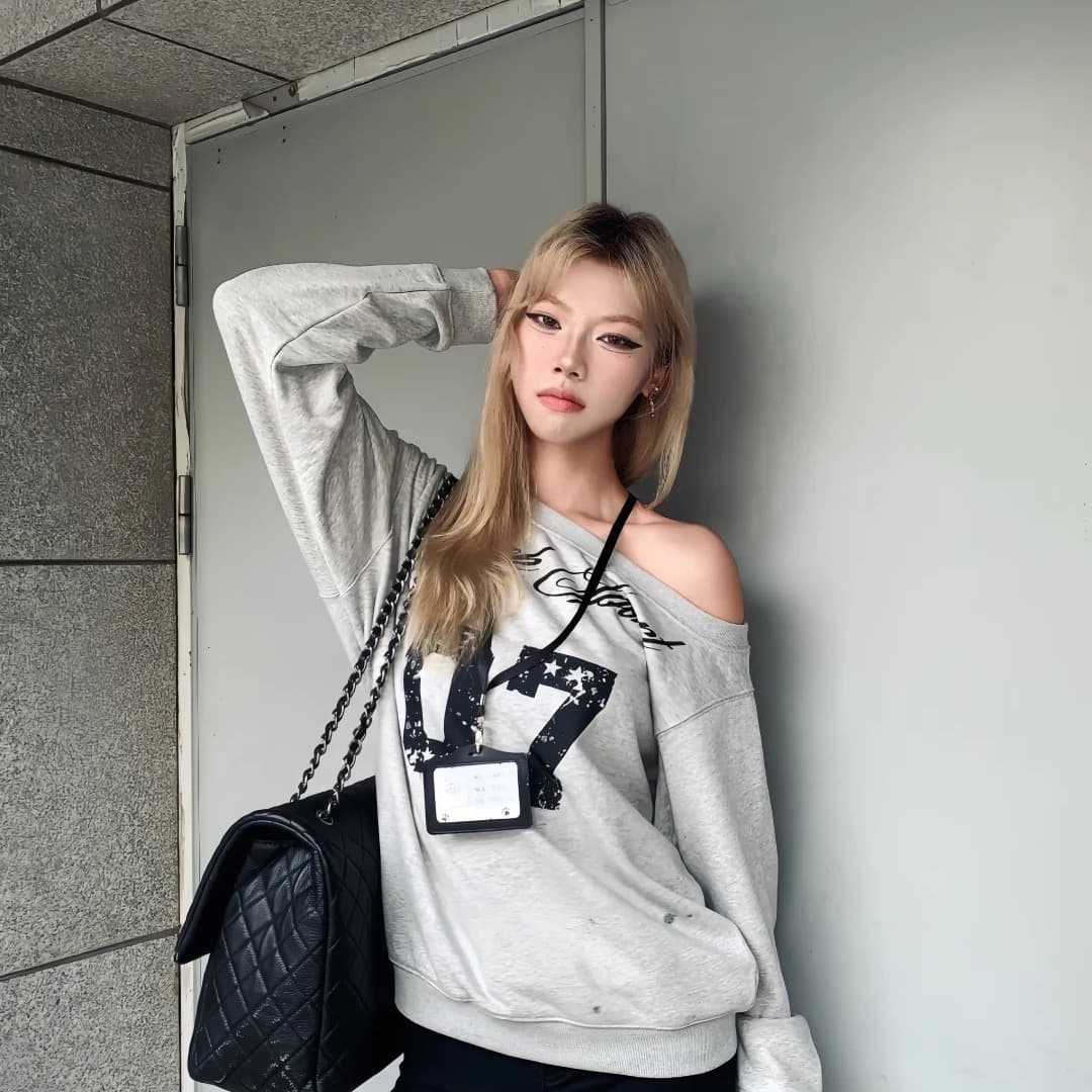 아메리칸 핫걸 슬림해 보이는 비스듬한 어깨 후드티 여성 가을 루즈핏 오프숄더 맨위 이미지 4