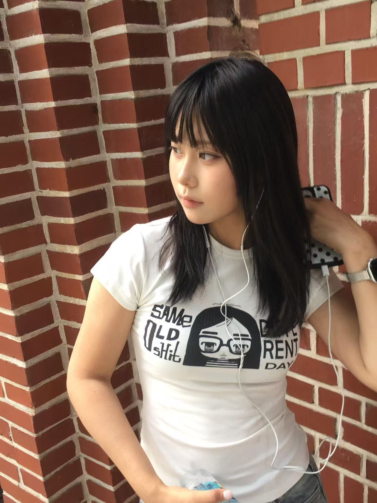 아메리칸 레트로 긍정적 인 어깨 라운드 넥 프린트 반팔 티셔츠 상세 이미지 3