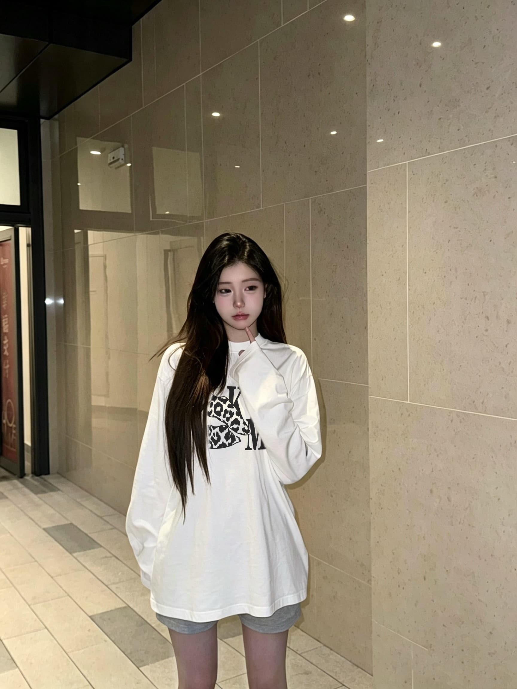 높은 품질 순면 200그램 21 빗질하다 정밀 프린트 가을 루즈핏 긴팔 티셔츠 여성 상세 이미지 2