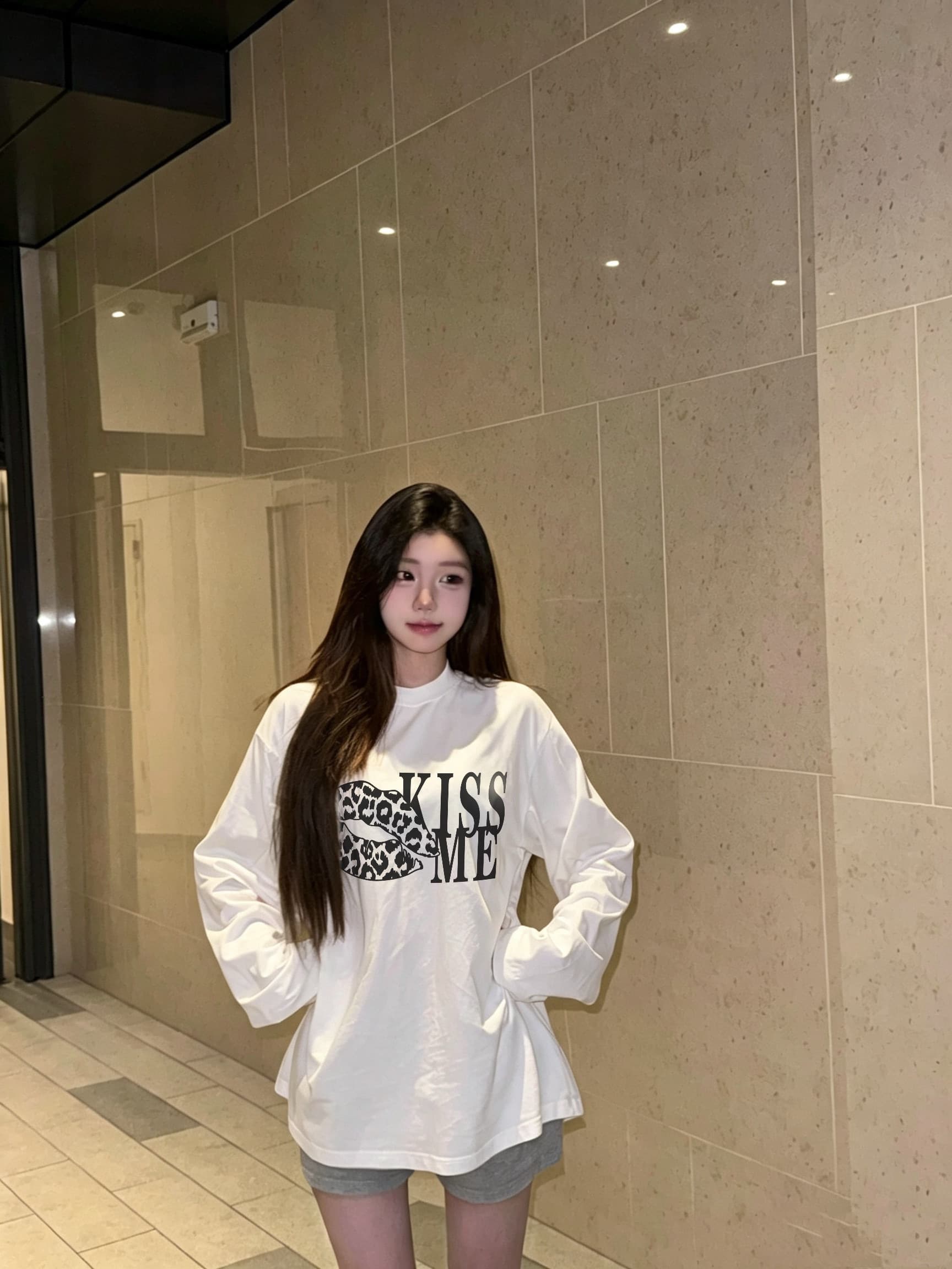 높은 품질 순면 200그램 21 빗질하다 정밀 프린트 가을 루즈핏 긴팔 티셔츠 여성 상세 이미지 3