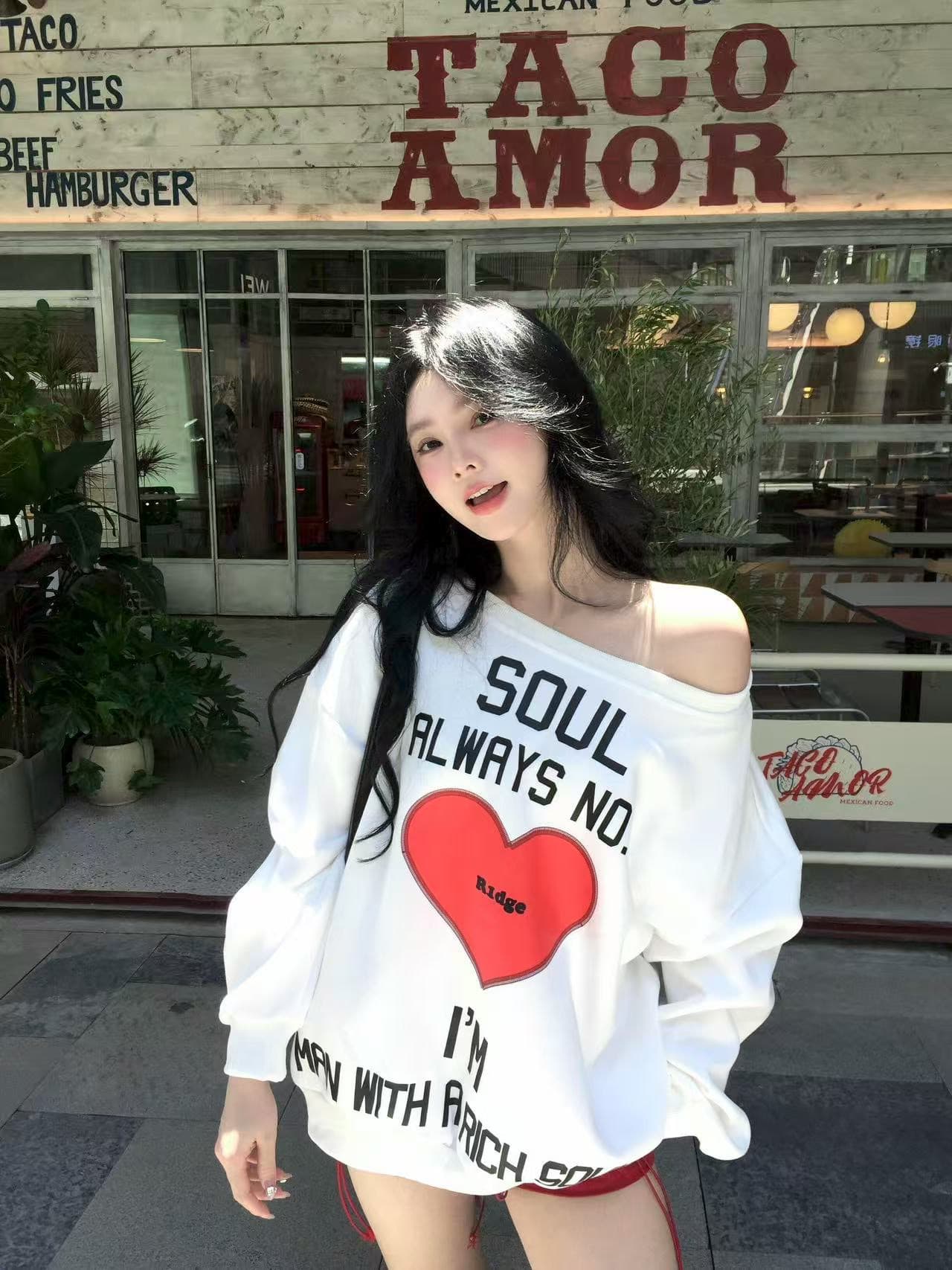 아메리칸 레트로 프린트 비스듬한 어깨 후드티 여성 가을 겨울 루즈핏 맨위 상세 이미지 2