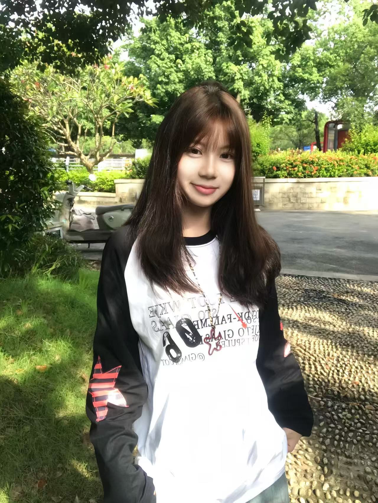 높은 품질 순면 200그램 21 빗질하다 정밀 프린트 가을 패치워크 색상 긴팔 티셔츠 여성 이미지 2