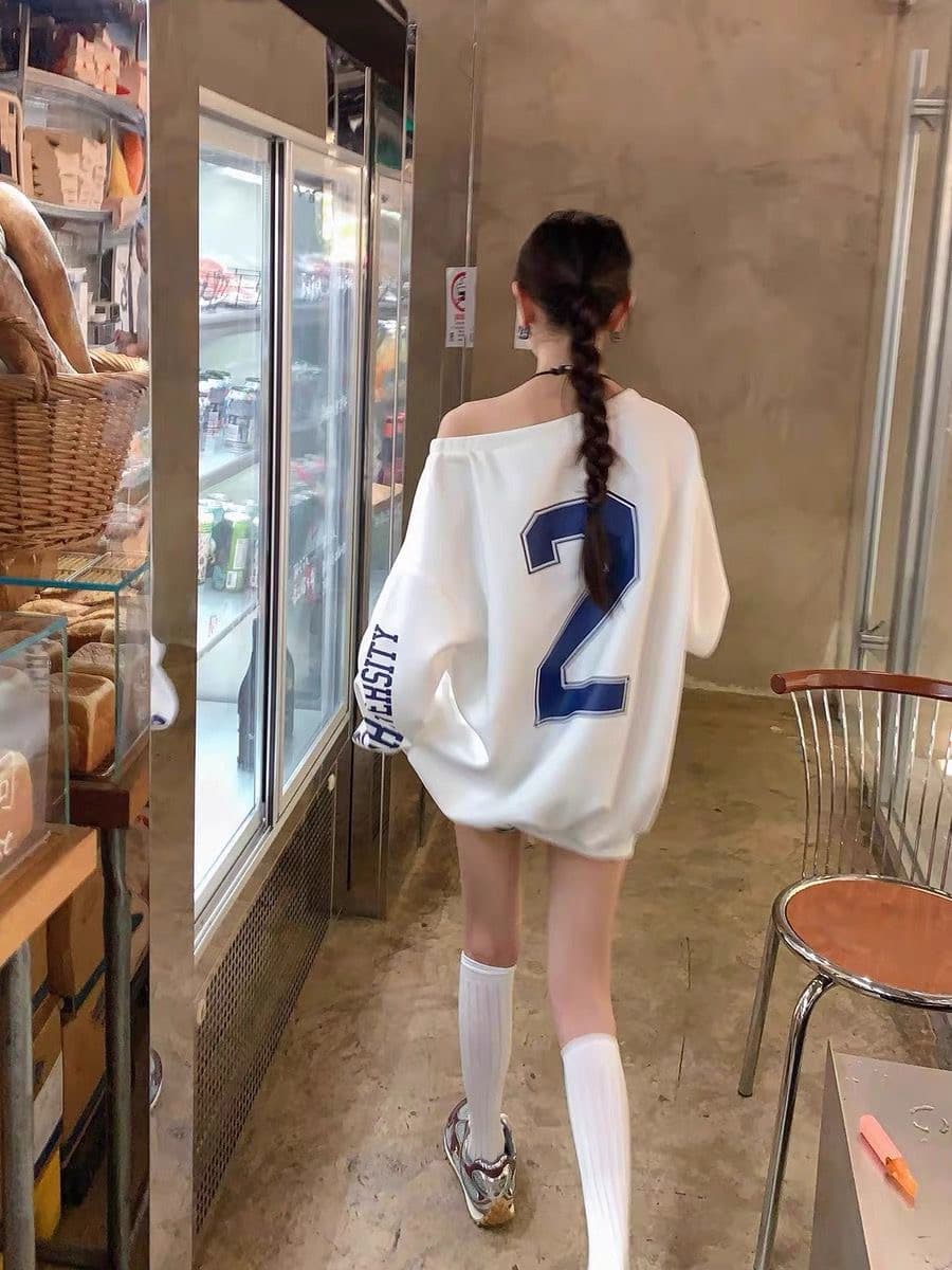 아메리칸 레트로 핫걸 비스듬한 어깨 프린트 루즈핏 후드티 상세 이미지 4