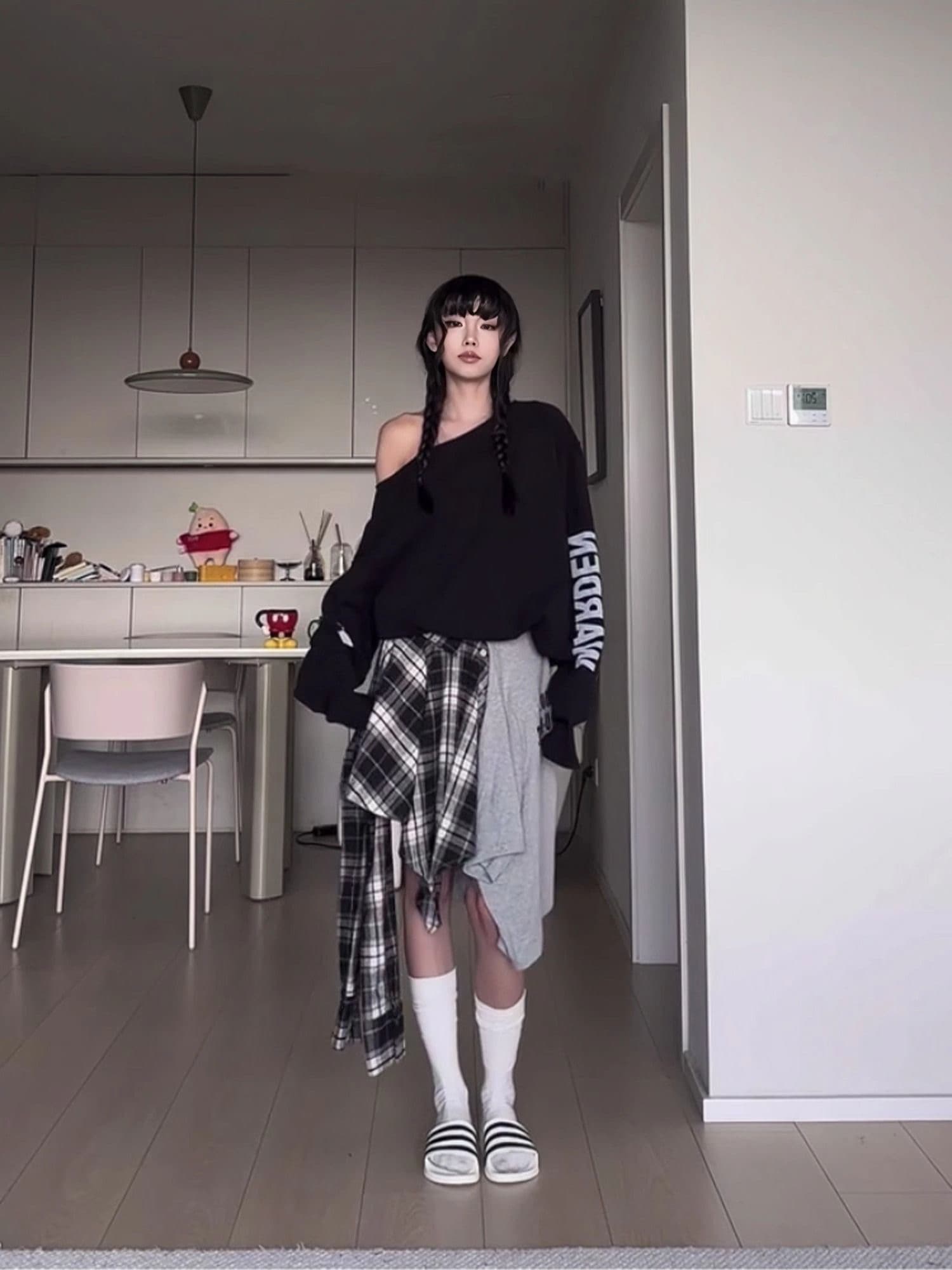 아메리칸 레트로 핫걸 비스듬한 어깨 프린트 루즈핏 후드티 이미지 3