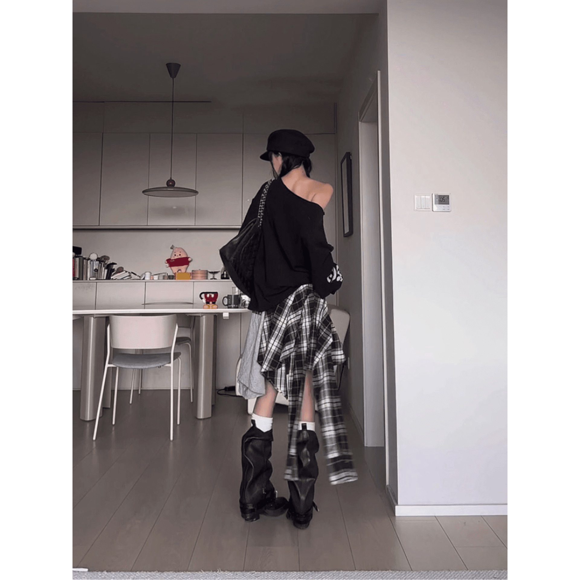 아메리칸 레트로 핫걸 비스듬한 어깨 프린트 루즈핏 후드티 이미지 5