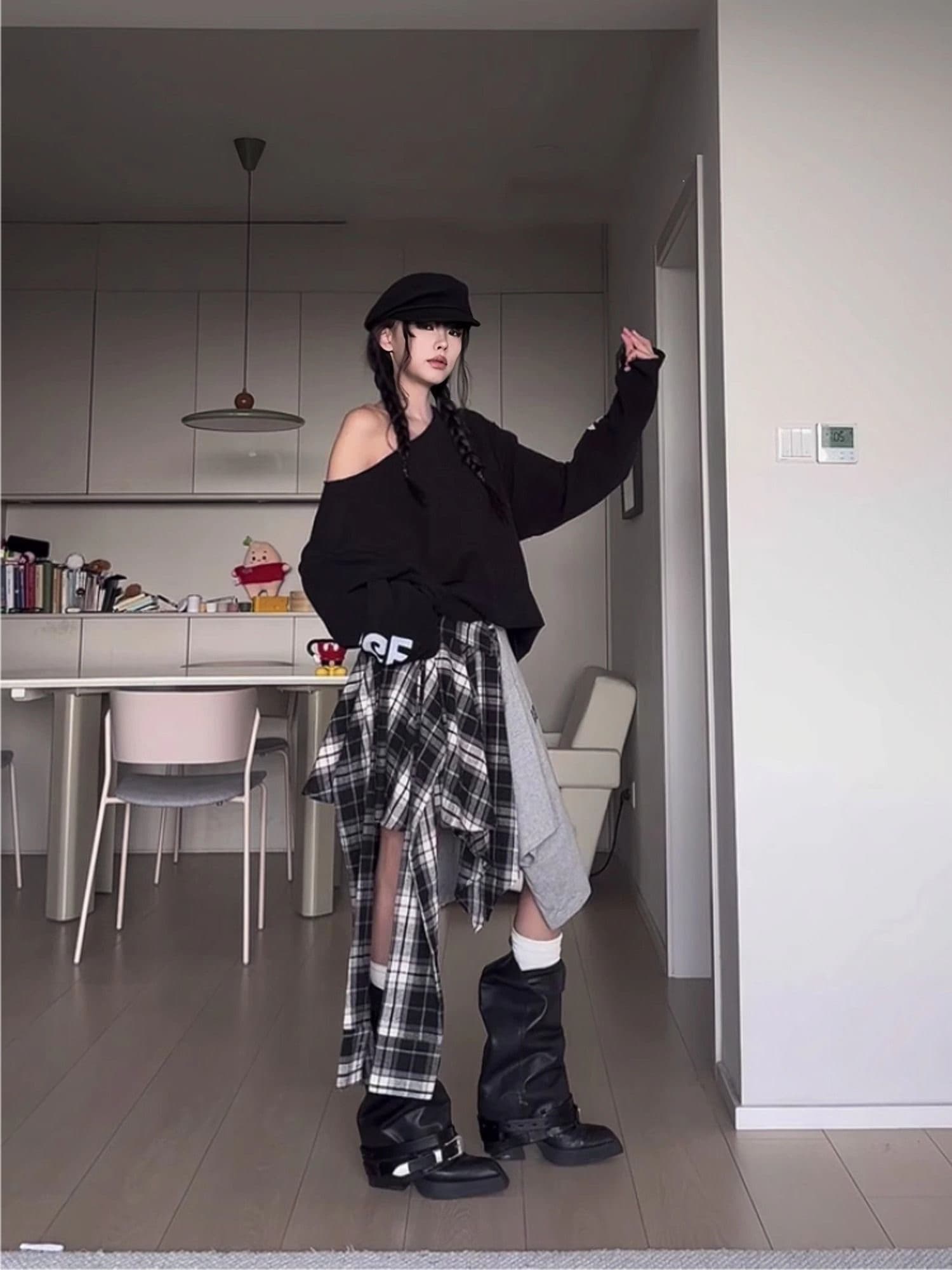 아메리칸 레트로 핫걸 비스듬한 어깨 프린트 루즈핏 후드티 상세 이미지 4