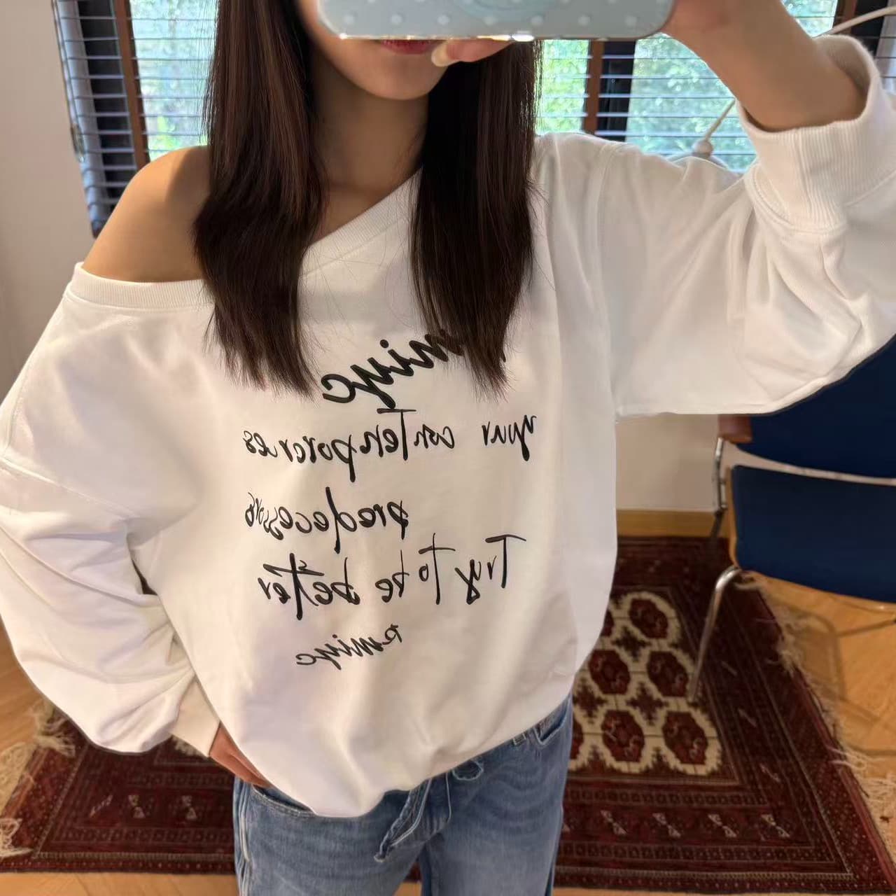 아메리칸 레트로 비스듬한 어깨 프린트 긴팔 후드티 상세 이미지 4