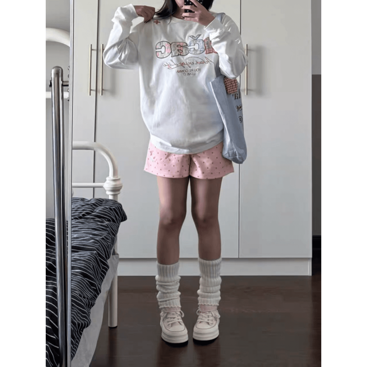 작은 샤넬 스타일 자수 순면 220 그램 빗질하다 닫기 긴팔 티셔츠 여성 이미지 5