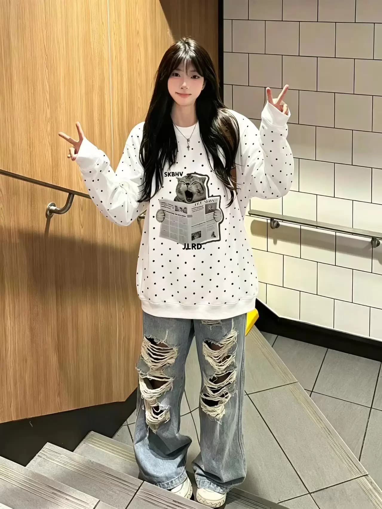 순수한 Mianhua 면 복합 얇은 스타일 털이 있는 도트 무늬 라운드 넥 후드티 여성 이미지 3