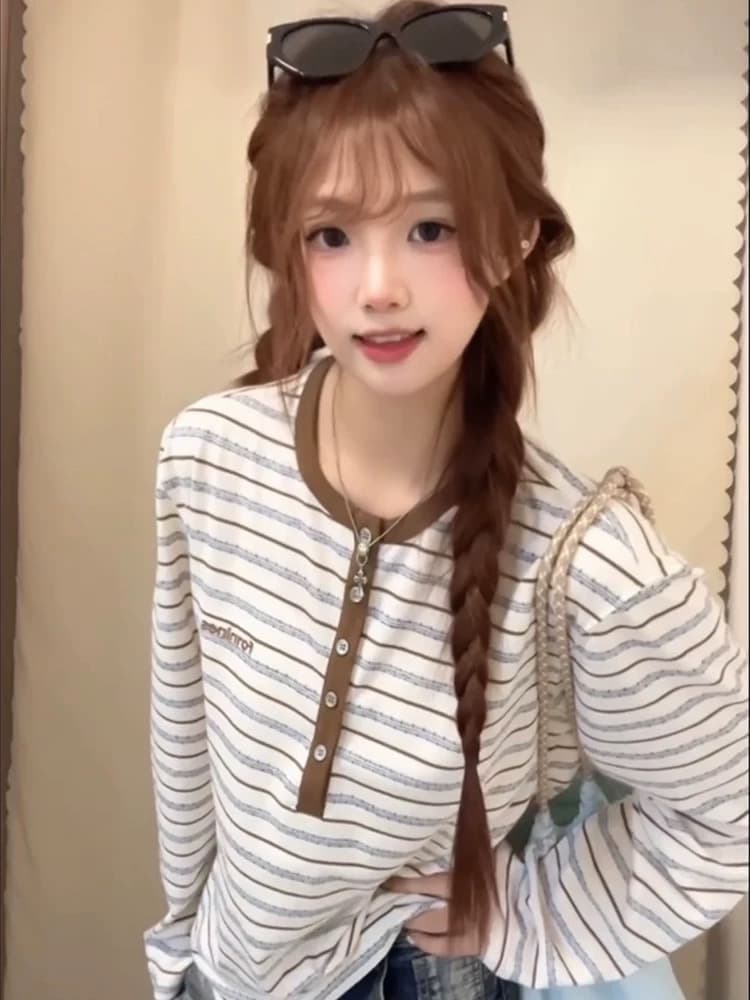 광저우 원단 한 부서 배색 스트라이프 헨리 칼라 긴팔 티셔츠 여성 느긋한 바람 루즈핏 맨위 이미지 4