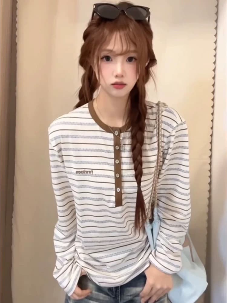 광저우 원단 한 부서 배색 스트라이프 헨리 칼라 긴팔 티셔츠 여성 느긋한 바람 루즈핏 맨위 상세 이미지 2