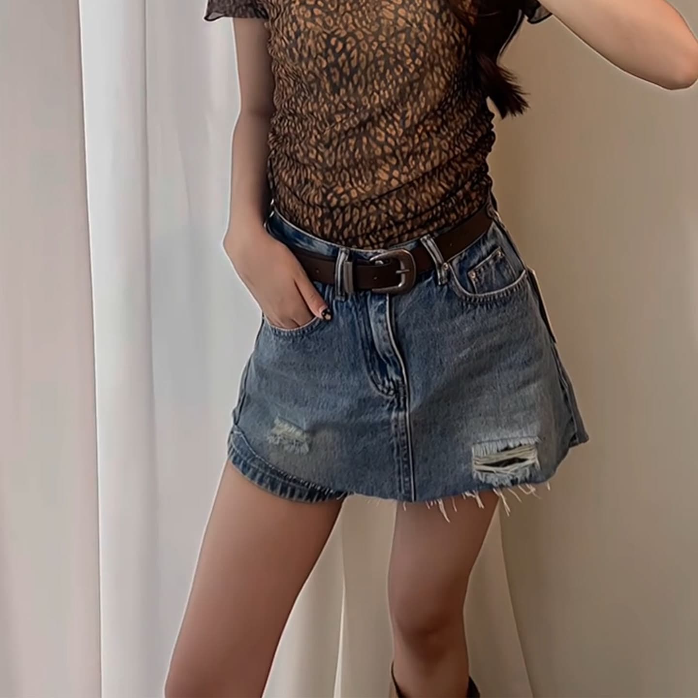 레트로 찢어진 부분 페이크 레이어드 데님 바지 여성 여름 2026 새로운 작은 대중 디자인 표지 넓적 다리 슬림해 보이는 한 마디 반바지 이미지 3