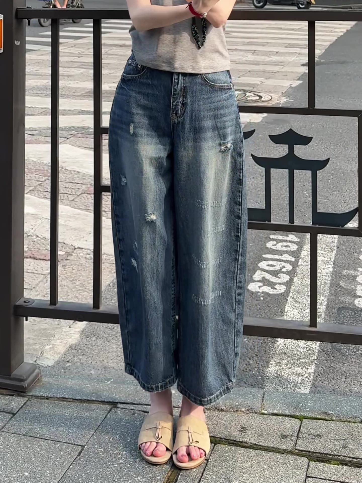 한 부서 레트로 진한 파란색 찢어진 부분 청바지 여성 2026 여름 얇은 스타일 빅 사이즈 지방 mm 디자인 센스 9 포인트 모통이 칼 바지 이미지 2
