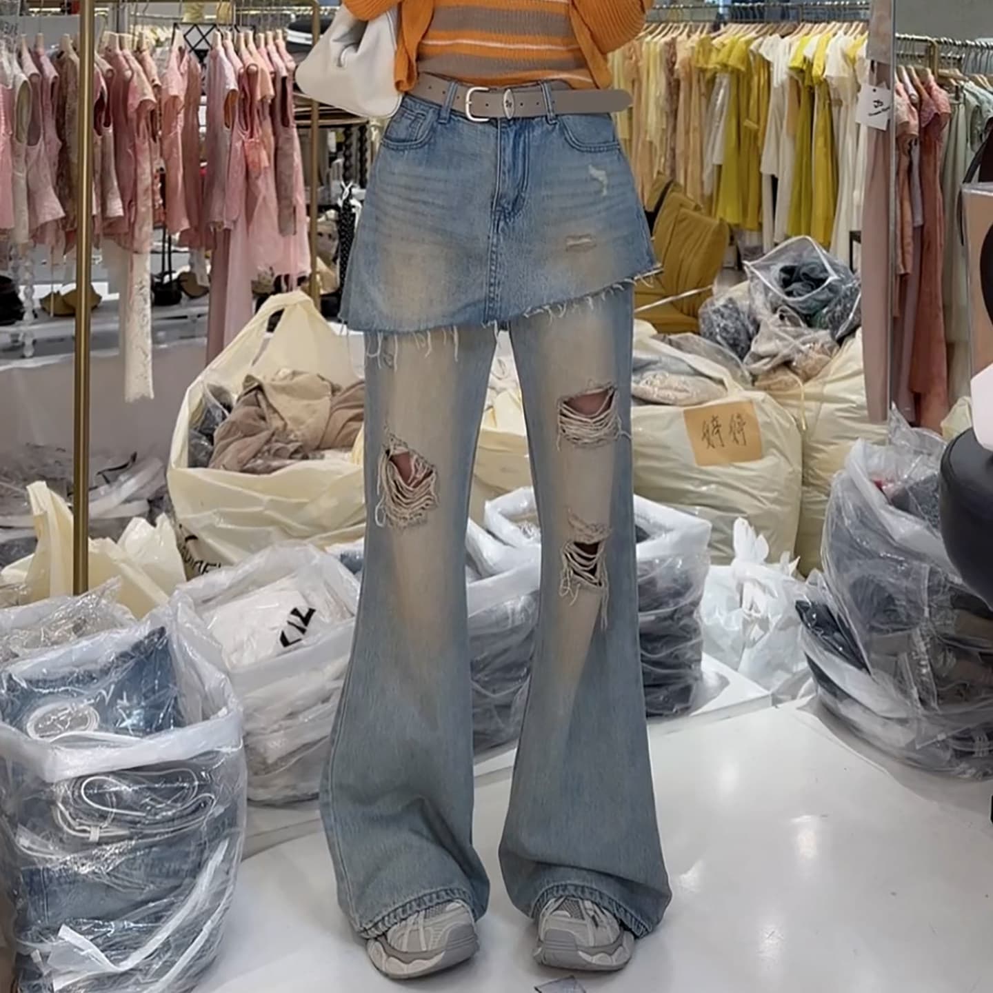 트렌디 차가운 핫걸 바람 찢어진 부분 청바지 여성 2026 여름 새로운 패션 방귀 커튼 표지 배 숨기기 넓적 다리 나팔 바지 상세 이미지 1