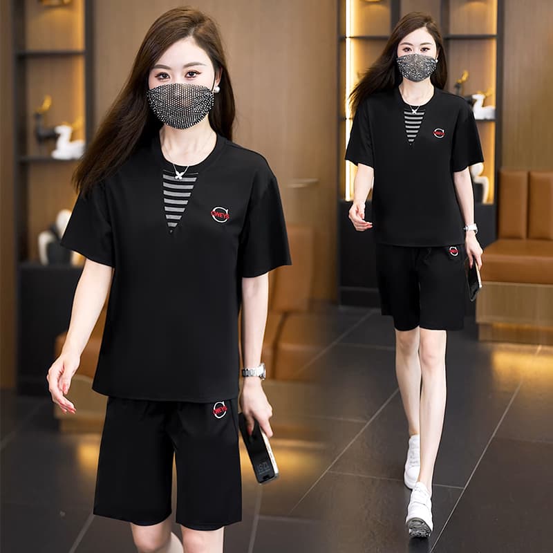 2026 년 새로운 빅 사이즈 여성 의류 여름 표지 배 슬림해 보이는 외국 가스 다용도 반팔 연령 감소 캐주얼 패션 세트 이미지 4