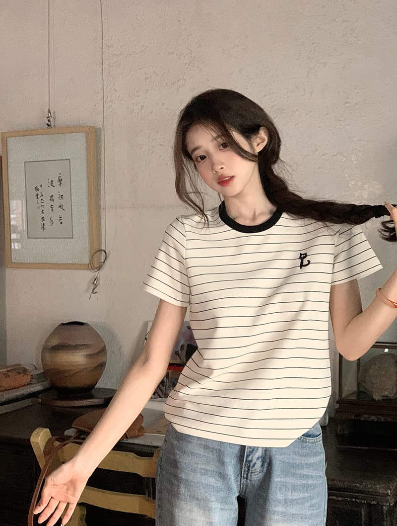 실사 반팔 티셔츠 여름 2026 트렌드 스트라이프 가시 자수 긍정적 인 어깨 몸매 가꾸기 쇼트 스타일 라운드 넥 맨위 한국 스타일 여성 의류 상세 이미지 18